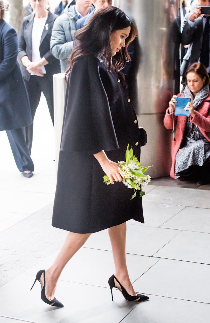 Meghan Markle wore cape coats while pregnant. 