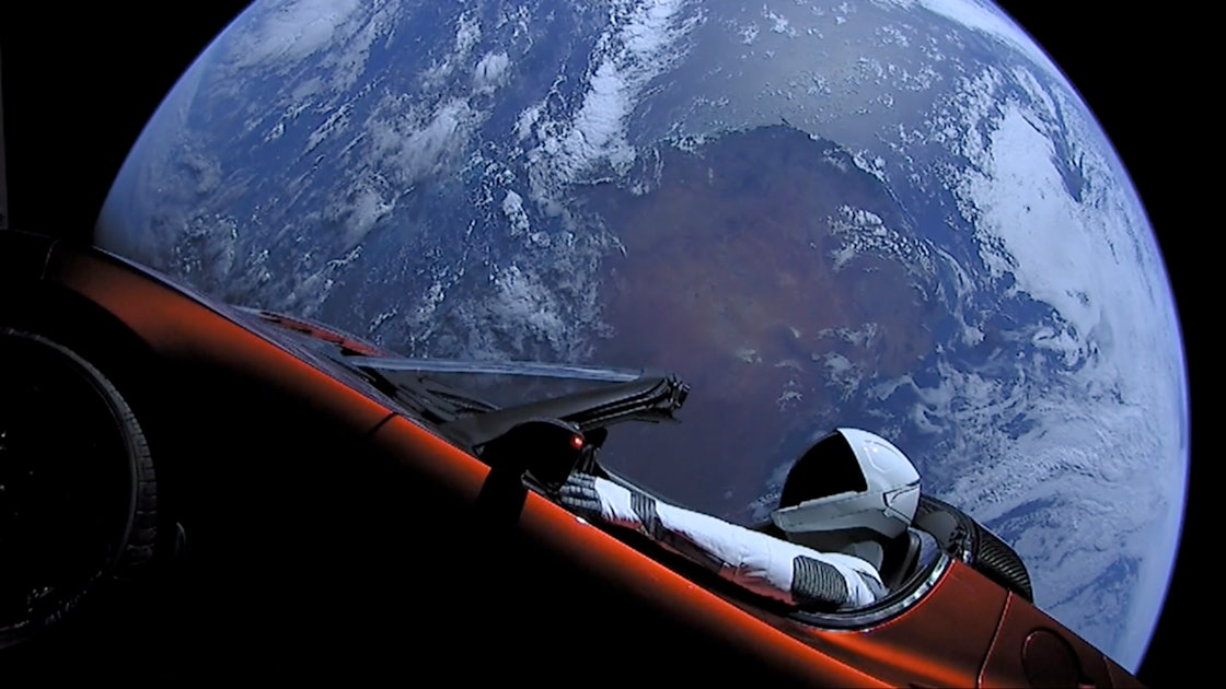 Photo of La Tesla Roadster rouge d’Elon Musk est sur le point de terminer un deuxième tour autour du soleil
