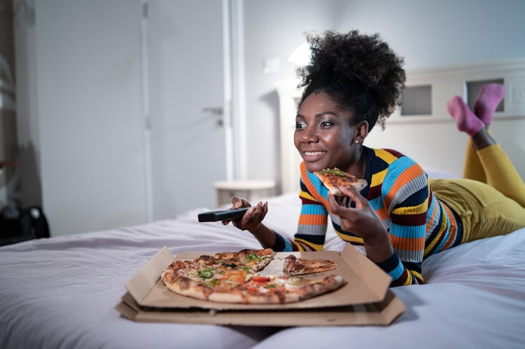 BonusFinder’s Netflix and pizza job will pay you to chow down while watching TV.