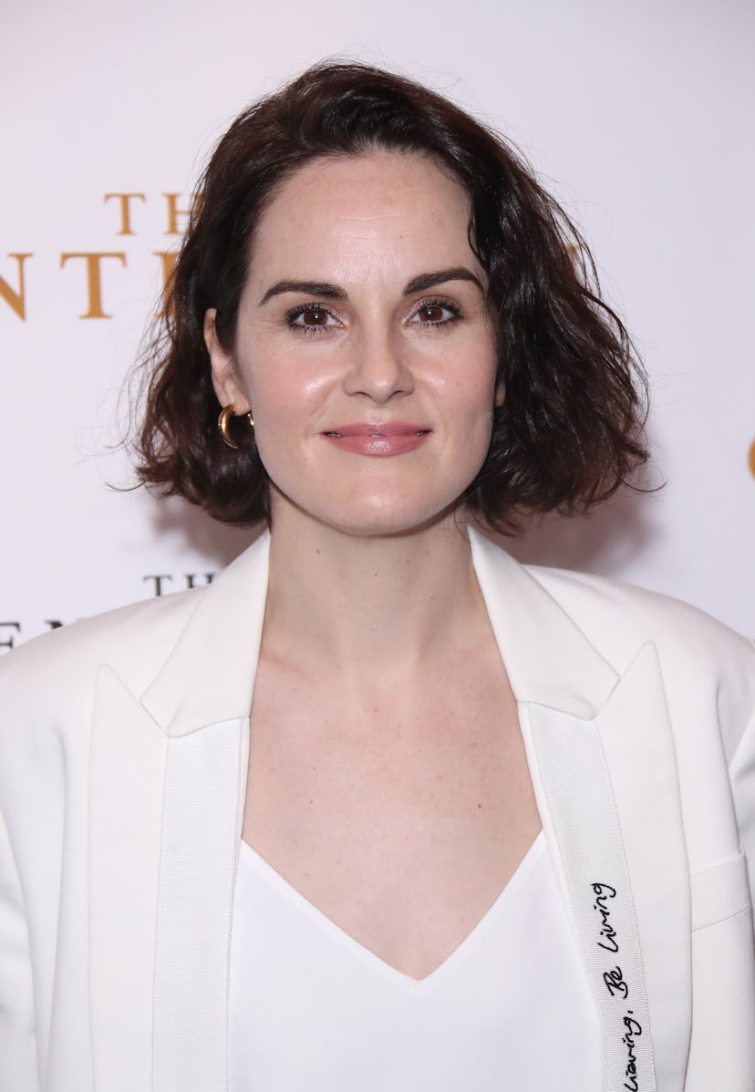 Michelle Dockery's short haircut is good for curly hair. 