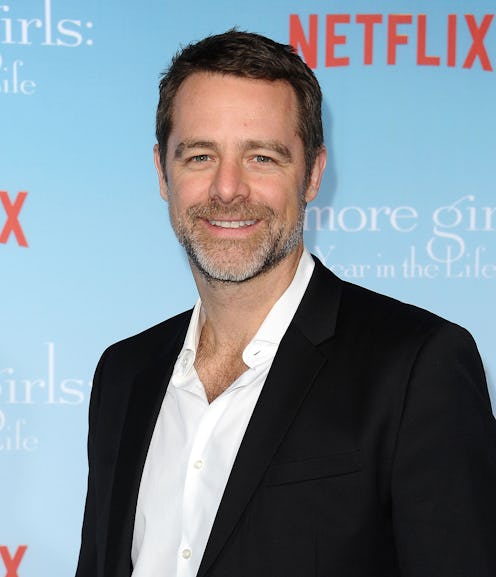 'Gilmore Girls' Actor David Sutcliffe wearing a black suit with a white shirt on the red carpet.