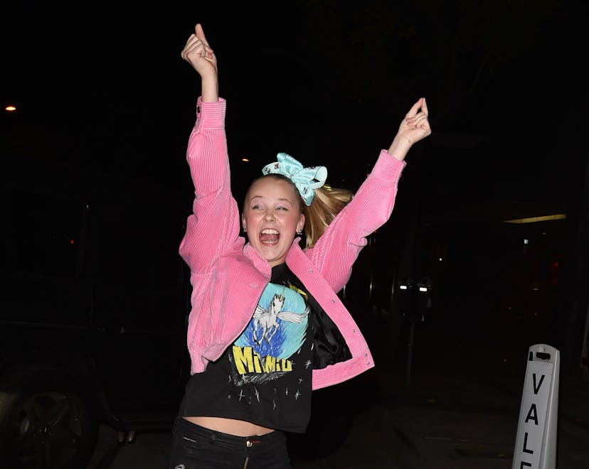 JoJo Siwa just shut down a troll in a perfect, positive way.