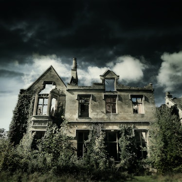 25 Scary Halloween Zoom Backgrounds Include Creepy Haunted Houses
