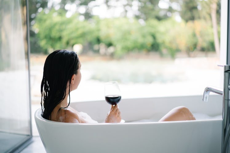 Here's how to apply to Hotels.com's Bath Boss tester job to soak and win $5,000.