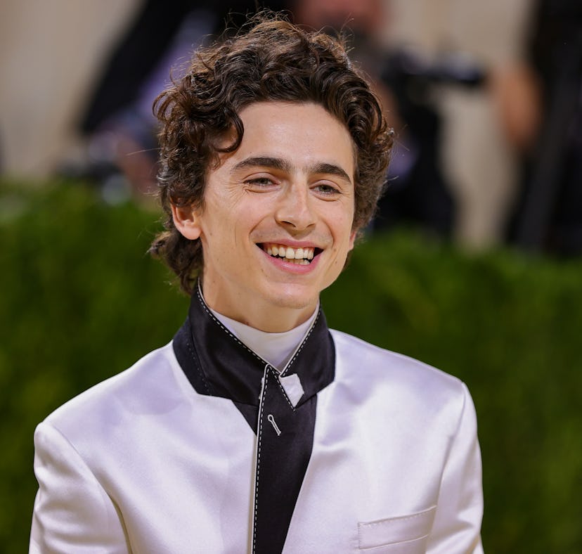 Twitter is losing it after Timothée Chalamet shared photos of himself as Willy Wonka.