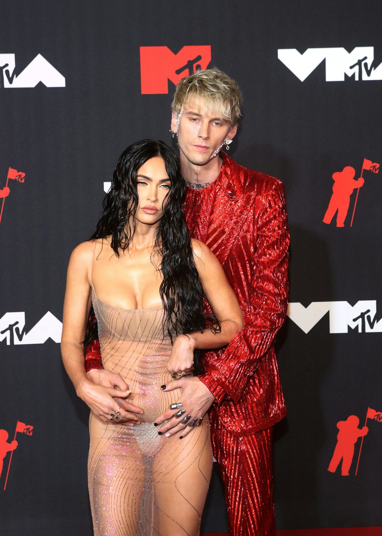 NEW YORK, NEW YORK - SEPTEMBER 12: Megan Fox and Machine Gun Kelly attend the 2021 MTV Video Music A...