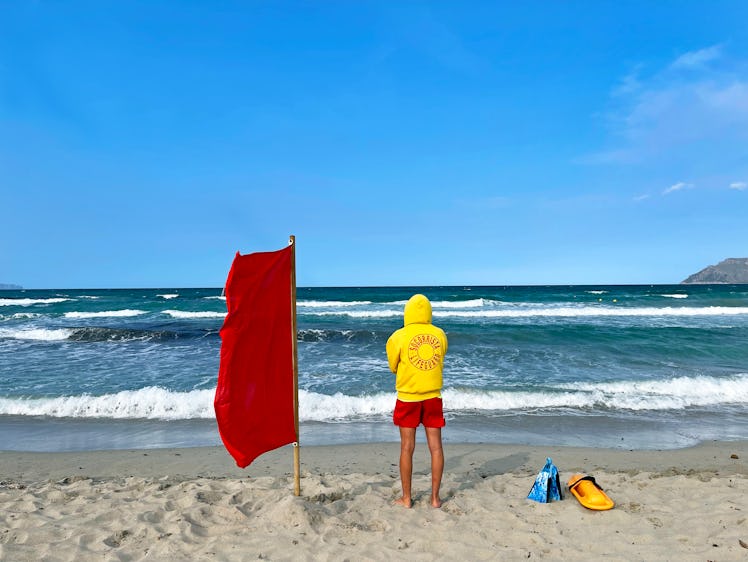 Here's what the red flag meme trend on Twitter means.