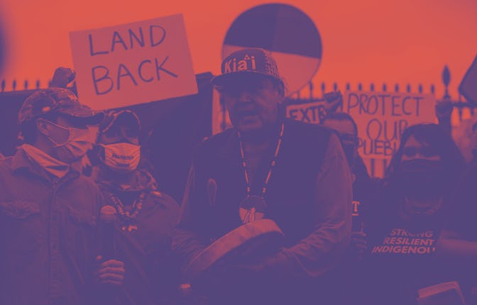 WASHINGTON, US - OCTOBER 11: Hundreds of Native Americans and supporters of environment advocacy org...