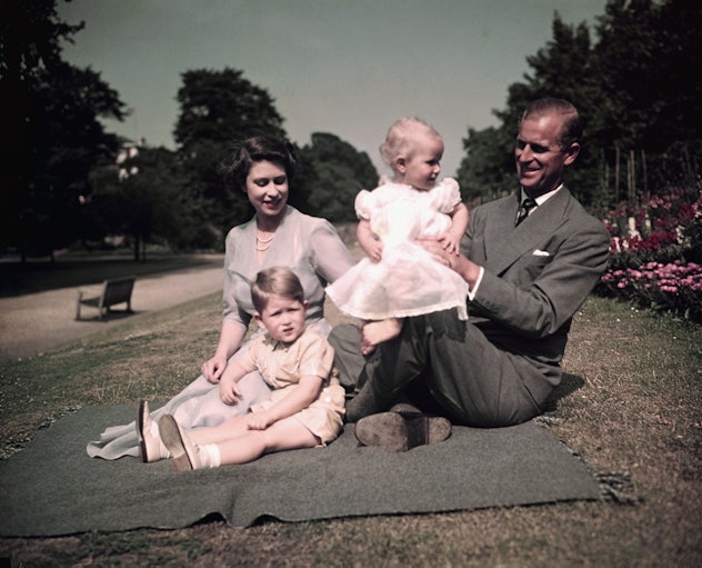 The royal family enjoys a picnic.