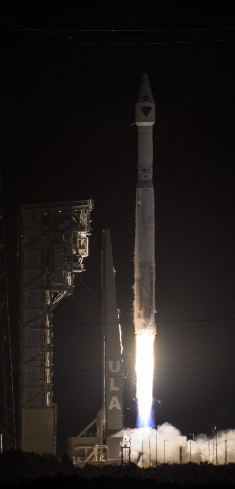 A United Launch Alliance Atlas V 401 rocket with the Lucy spacecraft launching