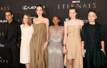 Maddox Jolie-Pitt, Vivienne Jolie-Pitt, Angelina Jolie, Zahara Jolie Pitt, Shiloh Jolie-Pitt, and Kn...