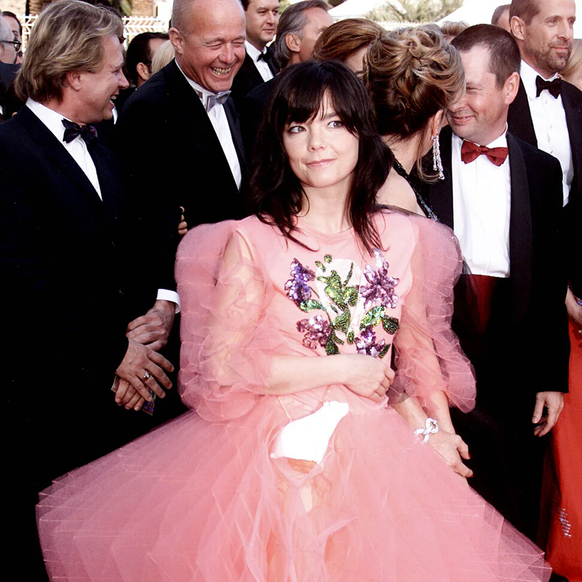 bjork pink dress Bjork in Pink ~ A collection. : r/bjork