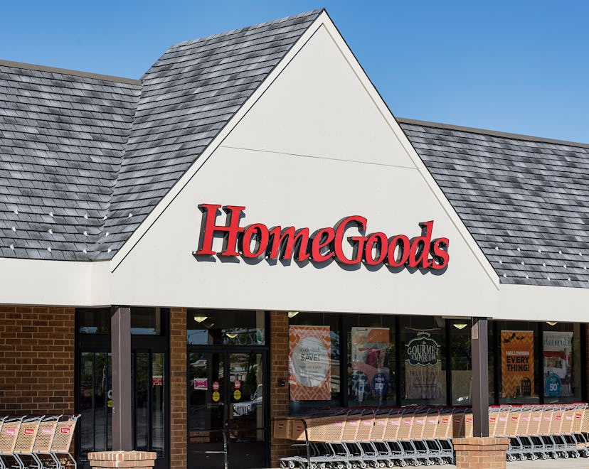 MOUNT LAURAL, NEW JERSEY, UNITED STATES - 2014/08/28: Home Goods furnishing store exterior. (Photo b...