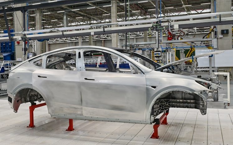 09 October 2021, Brandenburg, Grünheide: The production of a Tesla Model Y is seen at the open day i...