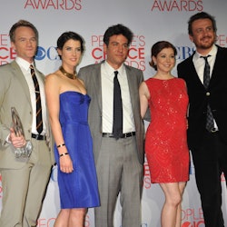 (L-R) Neil Patrick Harris, Cobie Smulders, Josh Radnor, Alyson Hannigan and Jason Segel pose togethe...