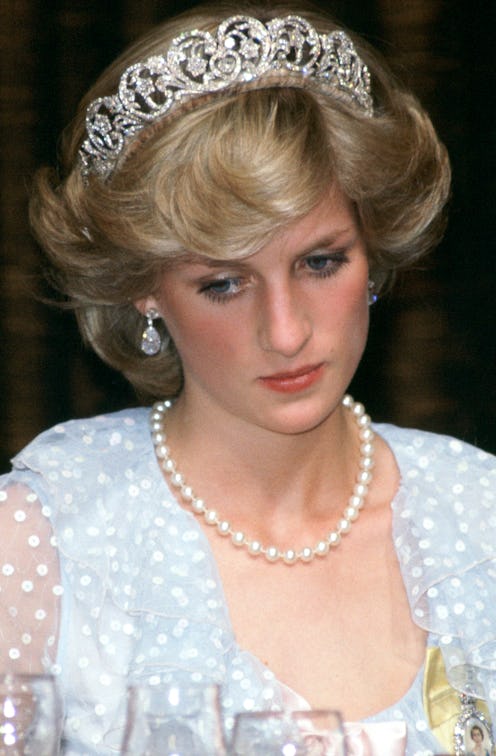 NEW ZEALAND - APRIL 20: Princess Diana At A Banquet In New Zealand Wearing A Blue Chiffon Evening D...
