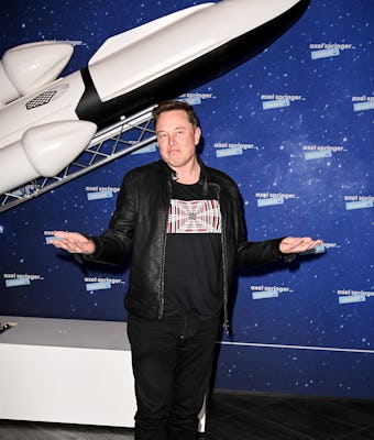 BERLIN, GERMANY DECEMBER 01:  SpaceX owner and Tesla CEO Elon Musk poses on the red carpet of the Ax...