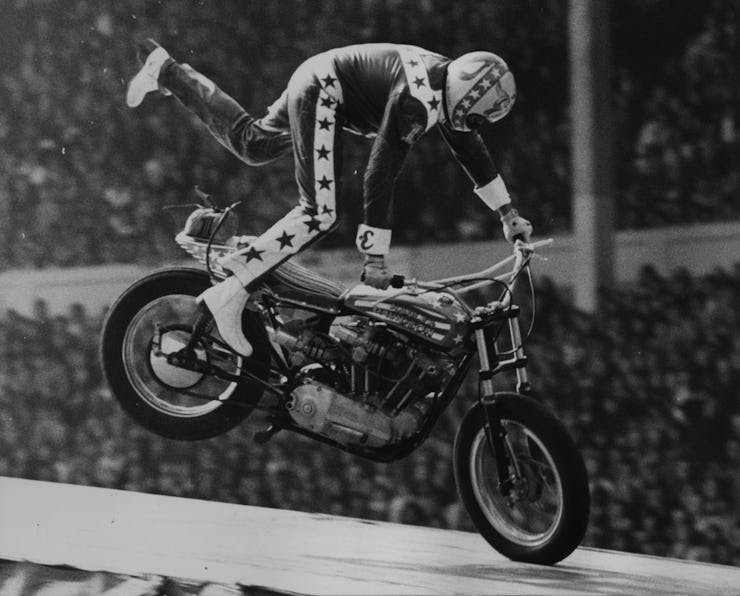 May 26, 1975: American stunt motorcyclist Evel Knievel (Robert Craig) coming in to land after a 90 ...