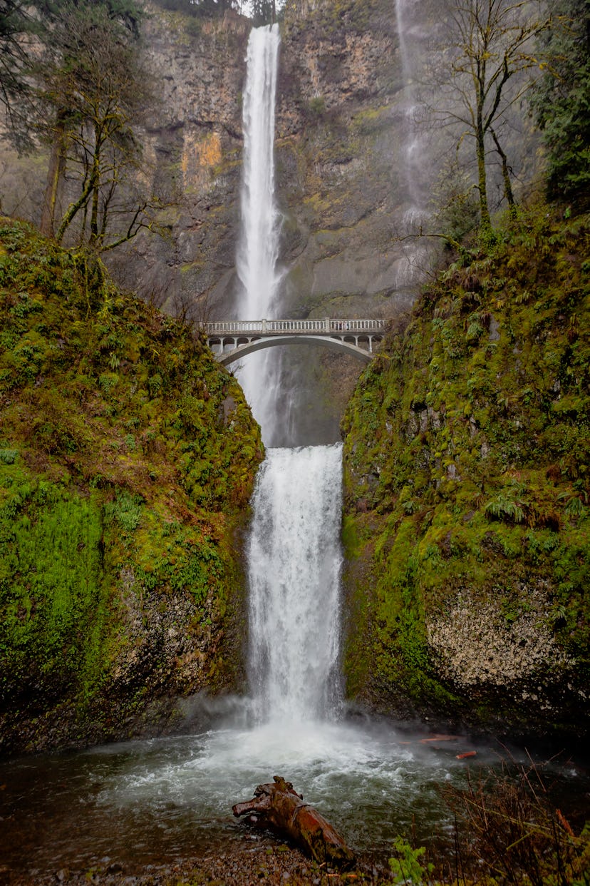 Looking up at Multnomah Falls, a hiking trail outside portland oregon