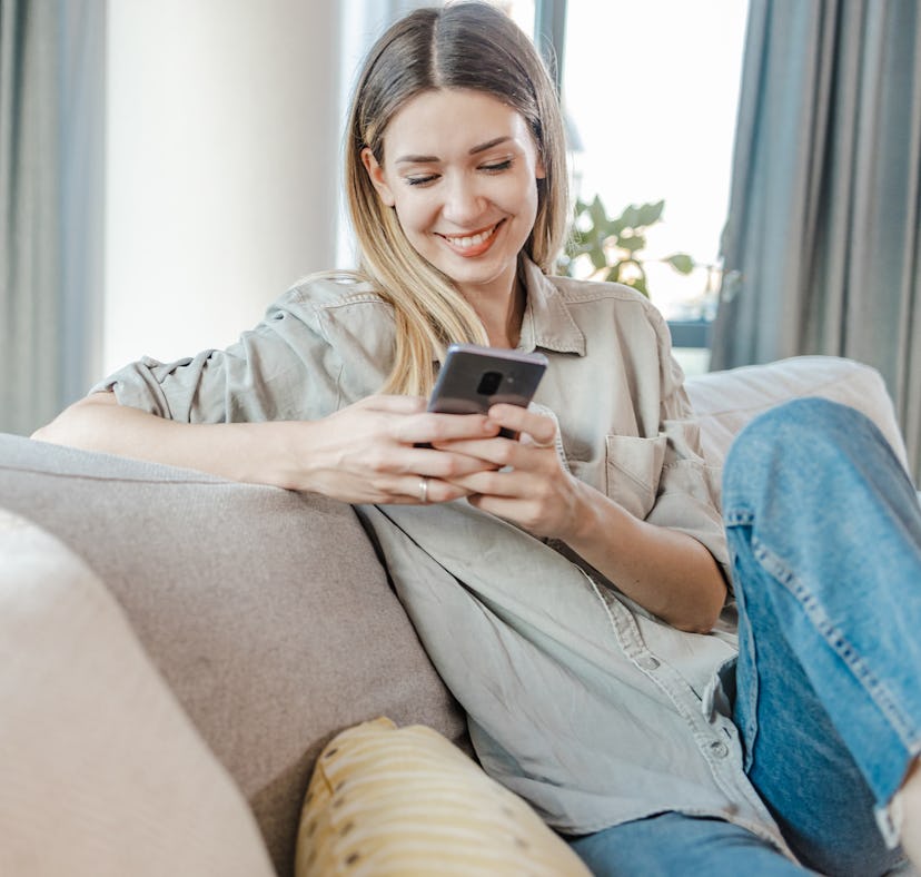 Try sending these 20 texts to your partner on Thanksgiving to show you care.