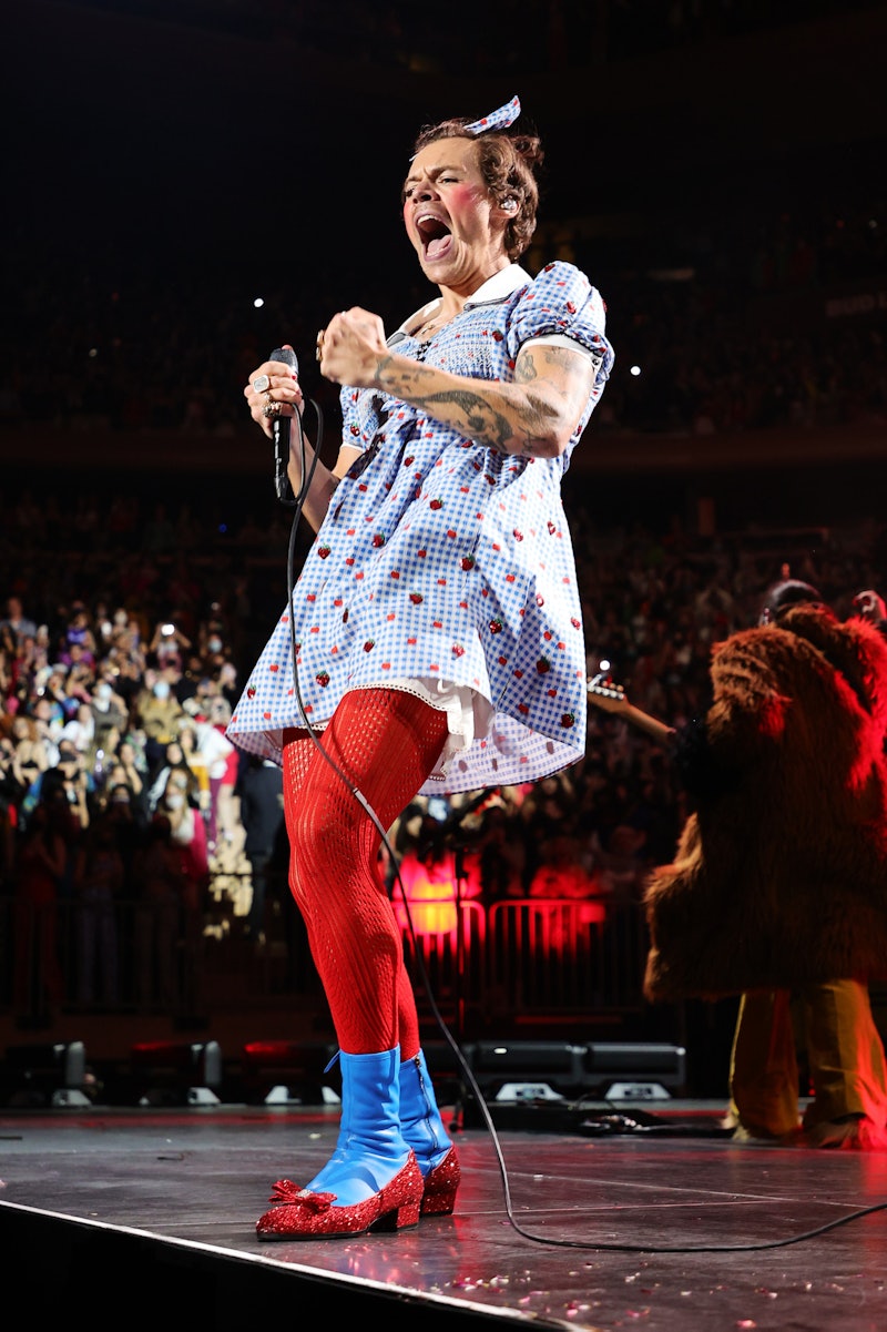 NEW YORK, NEW YORK - OCTOBER 30: Harry Styles performs onstage at Harry Styles "Harryween" Fancy Dre...
