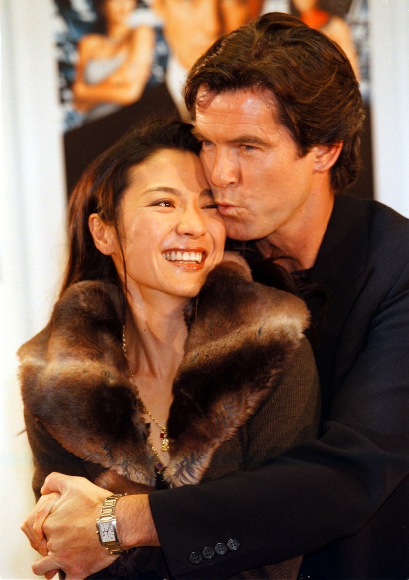 Pierce Brosnan mit Michelle Yeoh, Kinofilm;"James Bond: Der Morgen stirbt nie",;Pressekonferenz, Ham...