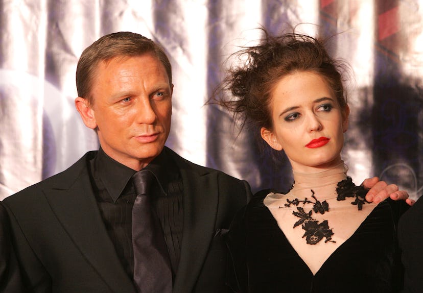 British actor Daniel Craig (L) and French actress Eva Green attend a press conference prior to the p…