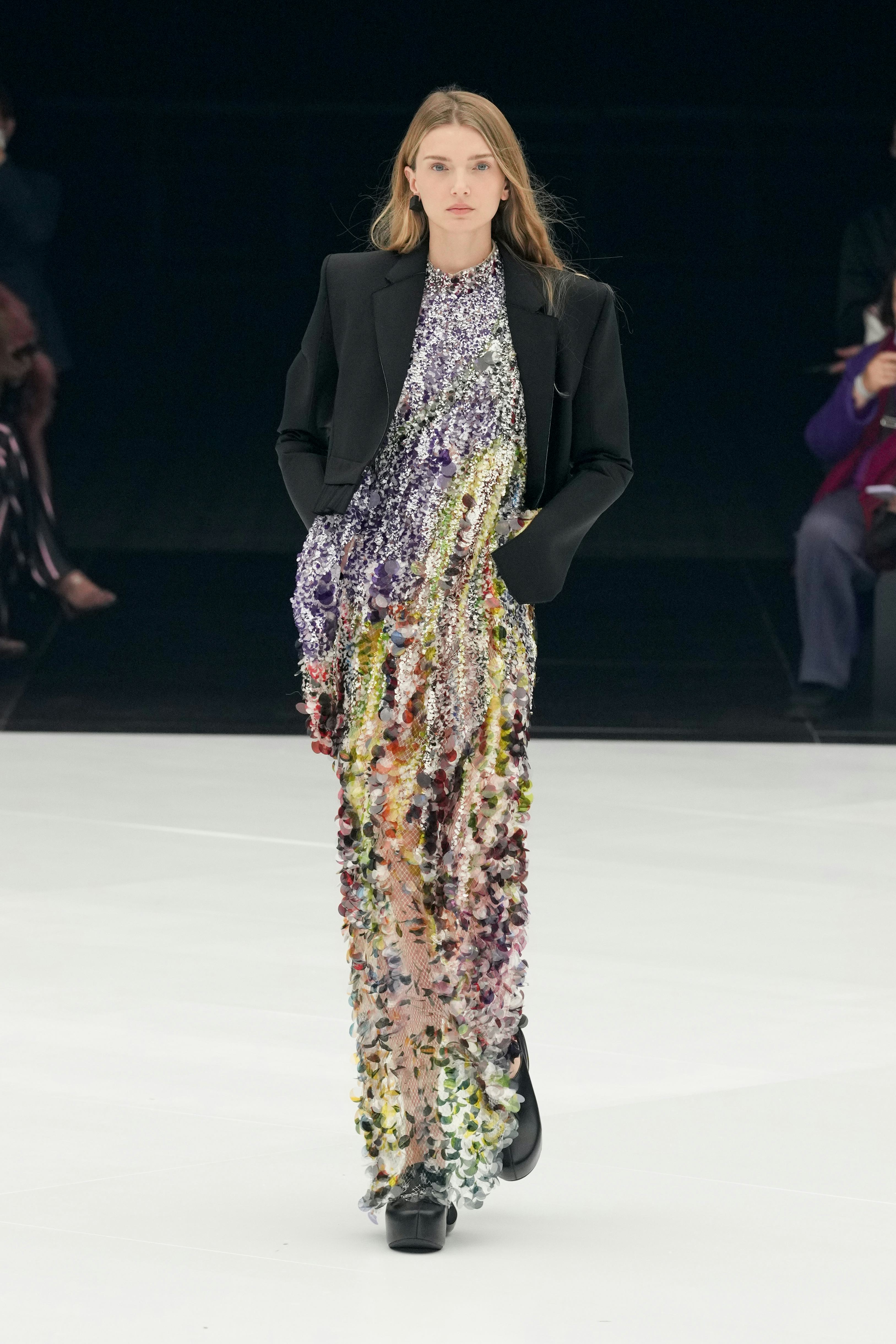 Paris Fashion Week 2021 shows did not disappoint with the reemergence of retro trends from cut-outs &hellip;