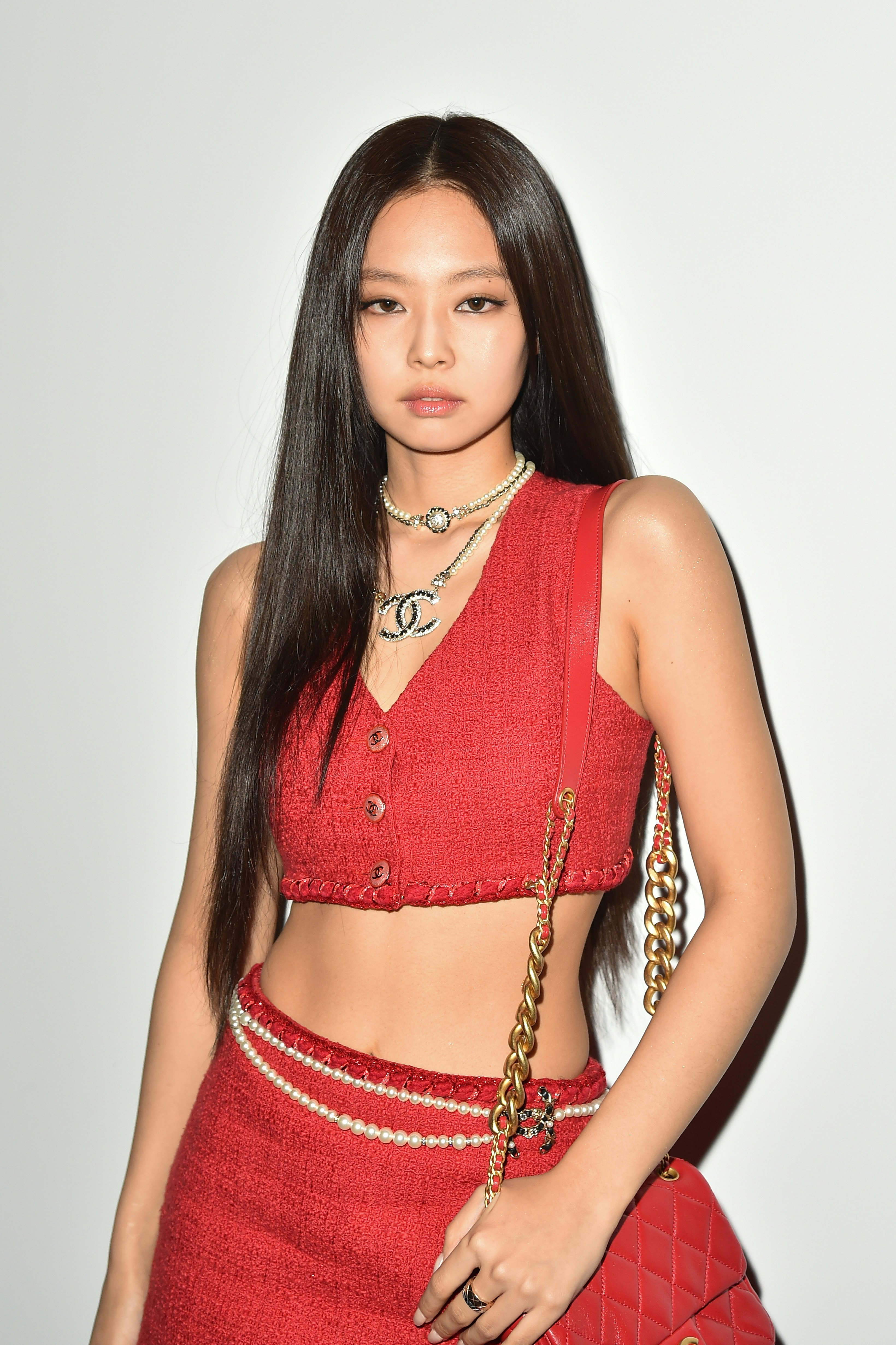 JENNIE STYLE on Instagram 220927  JENNIE at Tamburins Parfume   FOUNDRAE Jewelry  CERRIC knitwear  VintageHollywood Necklace   CHANEL Ring 