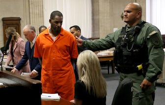 CHICAGO, IL -  SEPTEMBER 17:  Singer R. Kelly turns to leave after appearing at a hearing at the Lei...