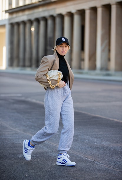 A High-top sneaker outfit featuring sweatpants, a sweater, blazers, sneakers, and a cap.