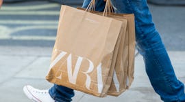 Zara shopping bag, who is having a Black Friday sale this 2021.