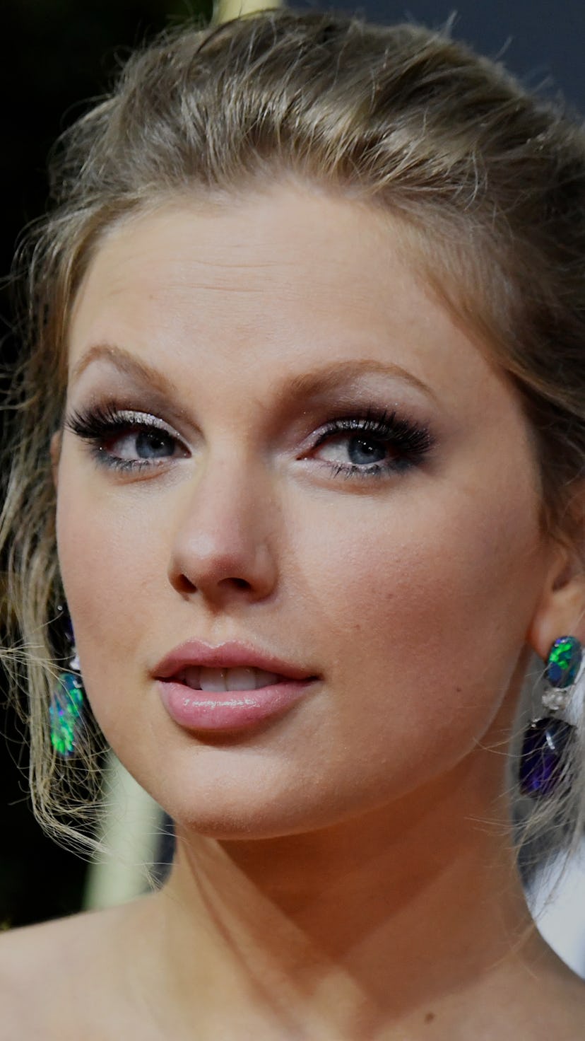 BEVERLY HILLS, CALIFORNIA - JANUARY 05: Taylor Swift attends the 77th Annual Golden Globe Awards at ...