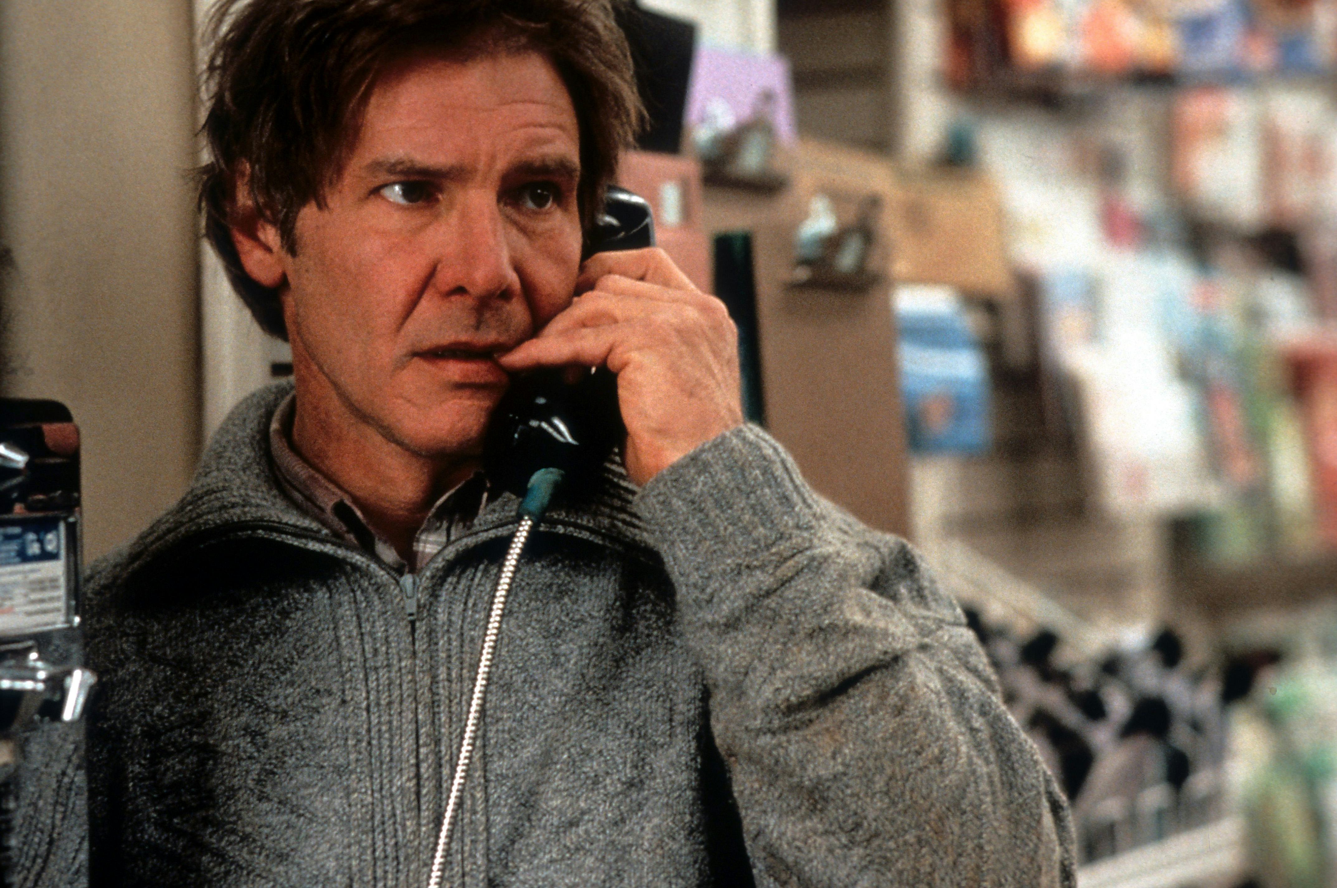 Harrison Ford on pay phone in a scene from the film 'The Fugitive', 1993. (Photo by Warner Brothers/...