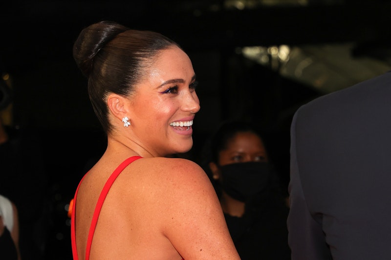 Meghan Markle wore glittery purple eyeshadow at the 2021 Salute To Freedom Gala in NYC. Her regal ma...