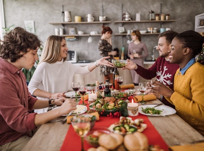 If you're hosting your first Friendsgiving, here are some tips for hosting everyone at your apartmen...