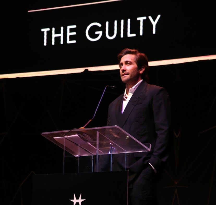 Jake Gyllenhaal's body language after the new "All Too Well" is full of tension.
