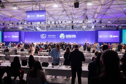 13 November 2021, United Kingdom, Glasgow: Delegates stand together at the UN Climate Change Confere...