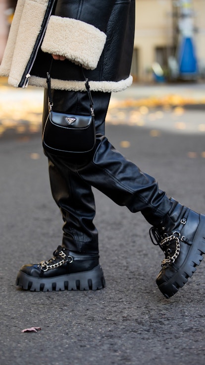 Alessa Winter wears black, winter boots.