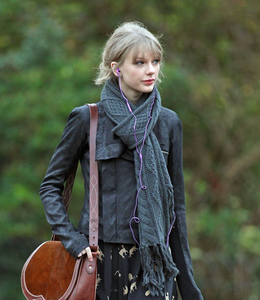 Taylor Swift has some of the best autumnal songs to add to your Thanksgiving playlist.