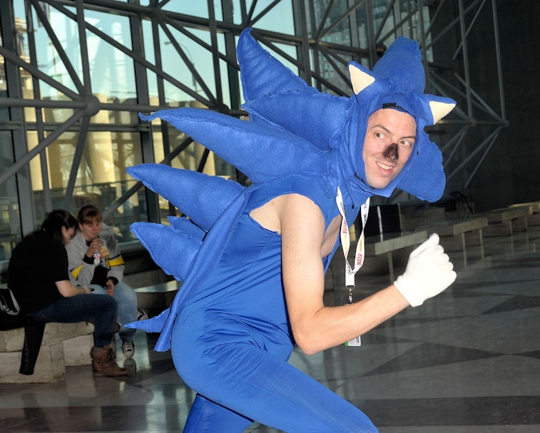 NEW YORK, NY - OCTOBER 11:  A Comic Con attendee wearing a Sonic the Hedgehog costume poses during t...