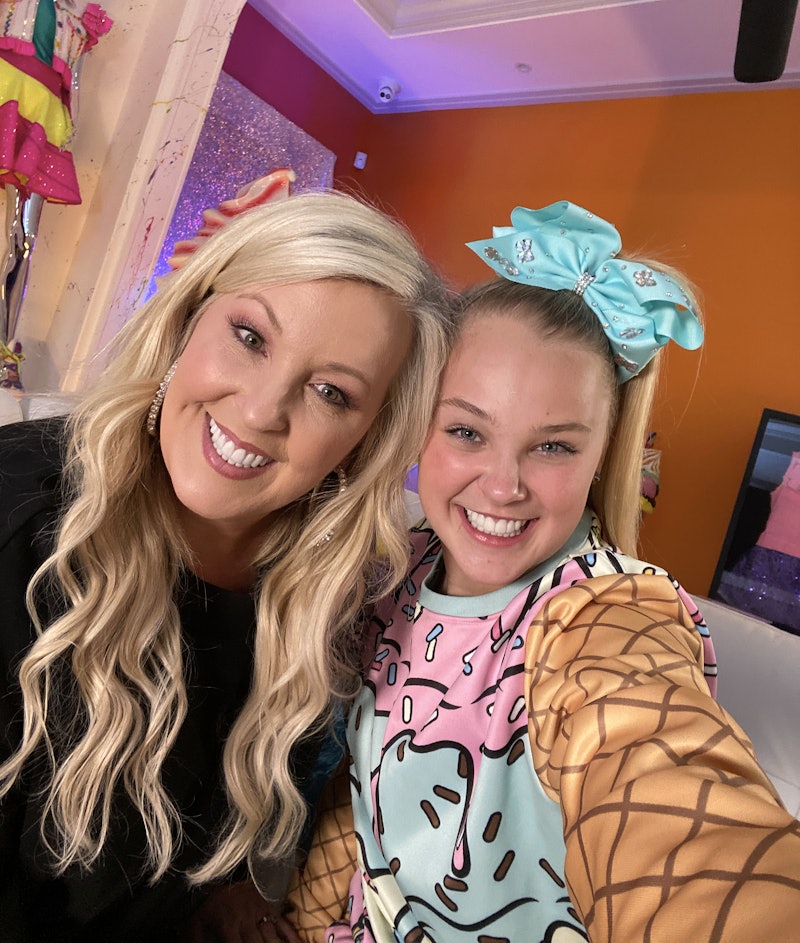 CELEBRITY WATCH PARTY: L-R: Jessalynn and JoJo Siwa on the all-new unscripted series CELEBRITY WATCH...