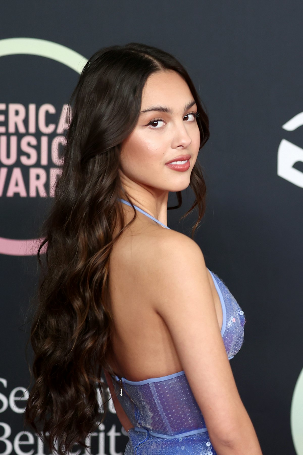 10 AMAs 2021 Beauty Moments That Stunned