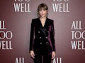Taylor Swift broke a major record at the American Music Awards.