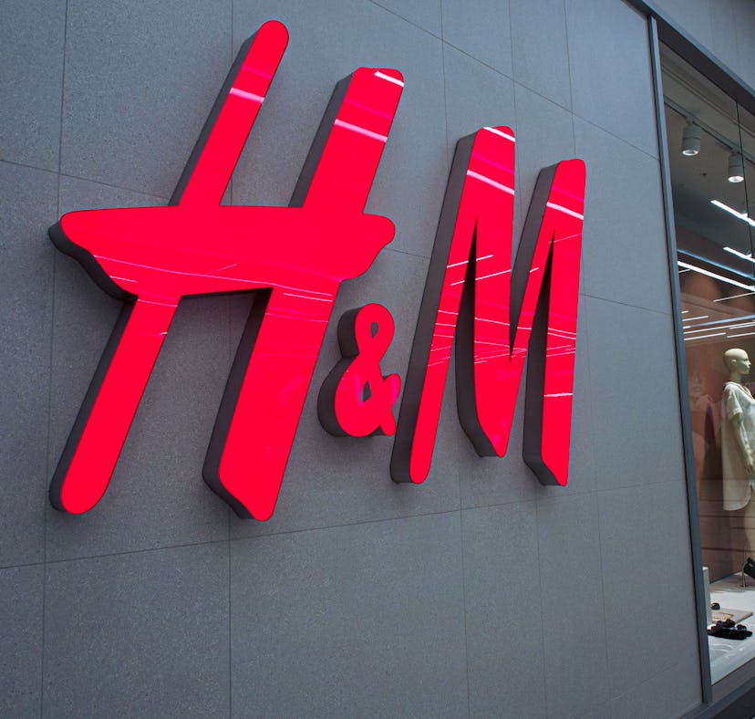 The H&M Black Friday 2021 sale starts early for loyalty members with up to 50% off on home decor dea...