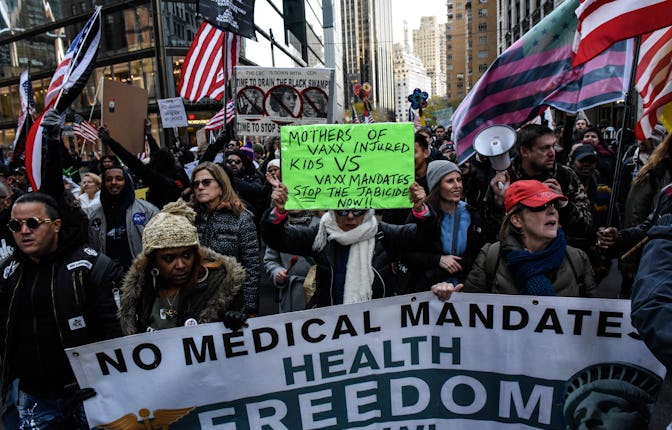 NEW YORK, NY - NOVEMBER 20: Protesters rally against vaccine mandates on November 20, 2021 in New Yo...