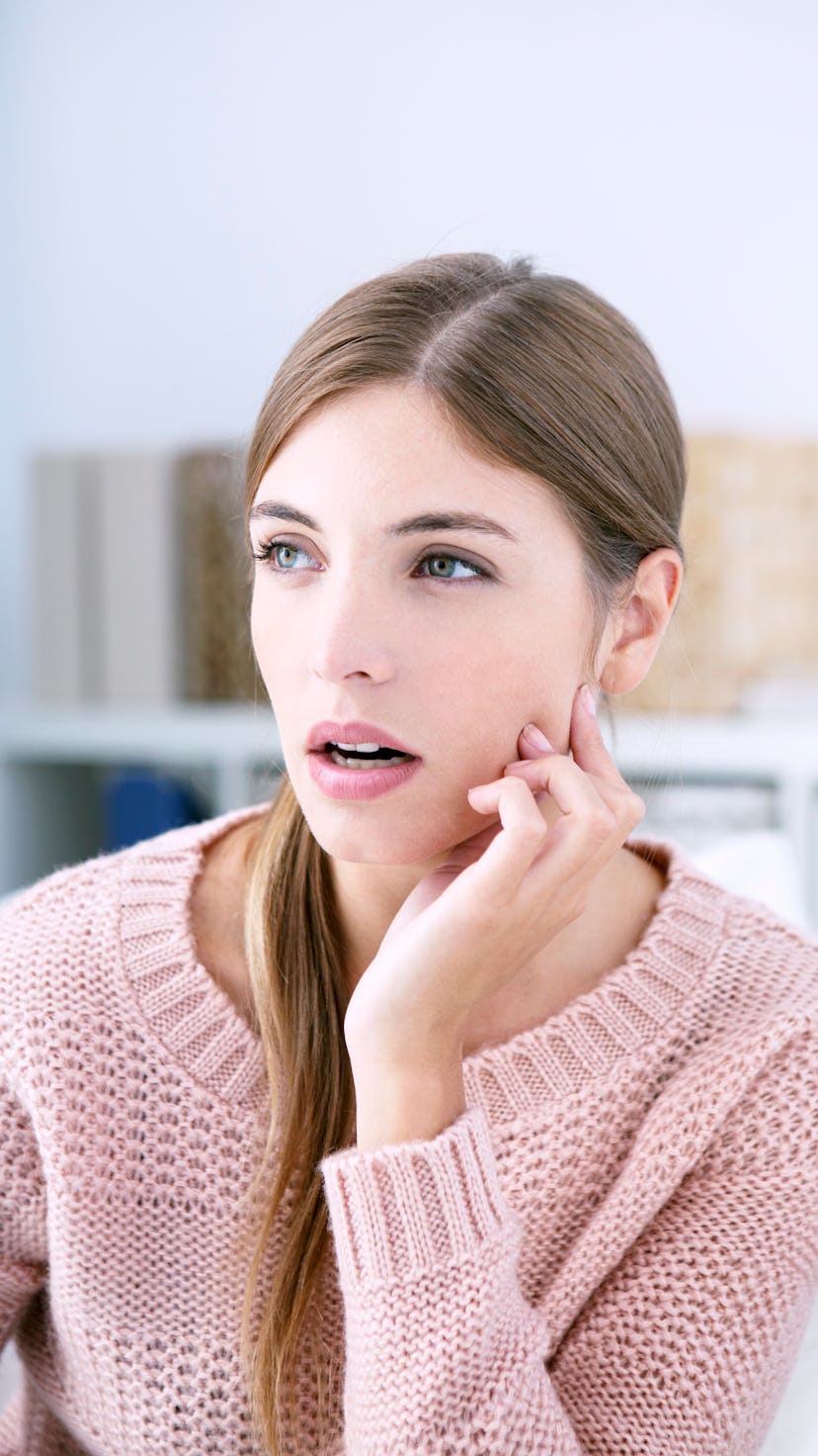 Find jaw stretches to alleviate TMJ pain.