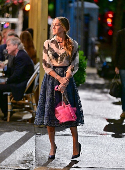 Sarah Jessica Parker wears a Christian Louboutin Mary Jane bucket bag as Carrie Bradshaw in 2021.