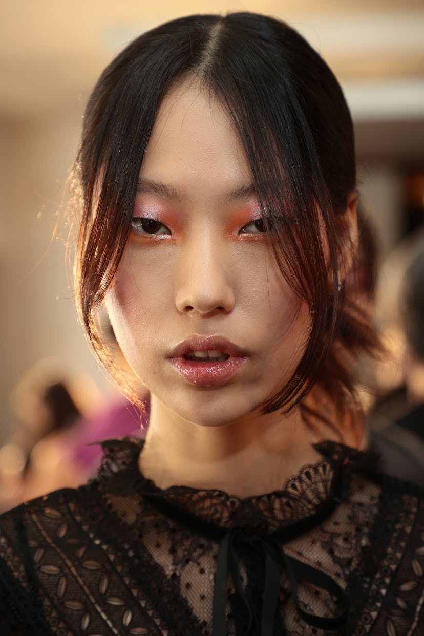 Experts predict the makeup trends that you’ll see in 2022, from graphic eyeliner to pink eyeshadow t…