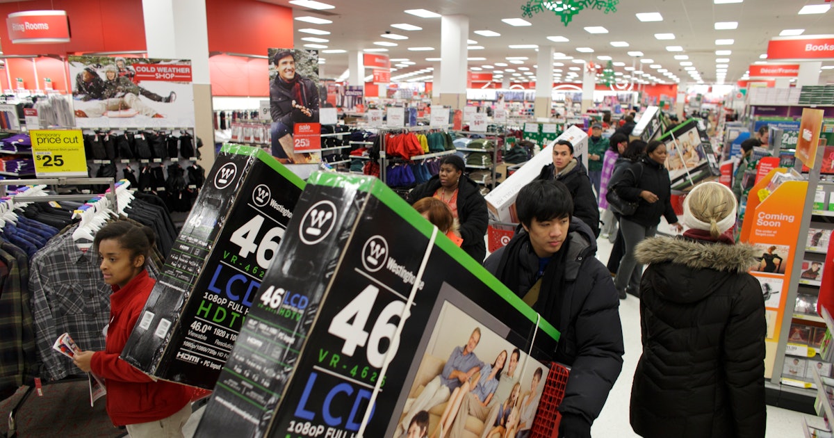 These Stores Are Open Late On Christmas Eve 2021 Because They Get It these-stores-are-open-late-on-christmas-eve-2021-because-they-get-it